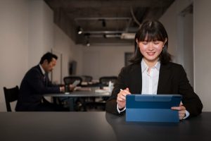 giam-doc-phap-che-doanh-nghiep-la-gi-thuong-xu-ly-nhung-cong-viec-nao